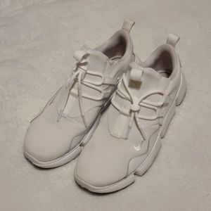 Size 10.5 all white Nike pocketknife